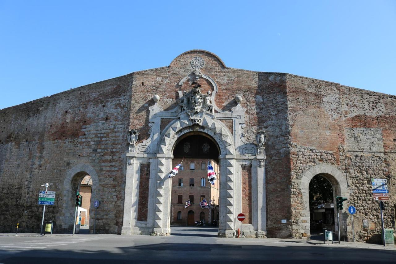 The House To The Walls Siena Exterior photo